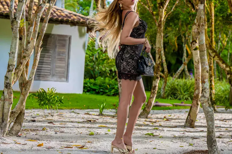 חשפניות במרכז להזמנה מראש